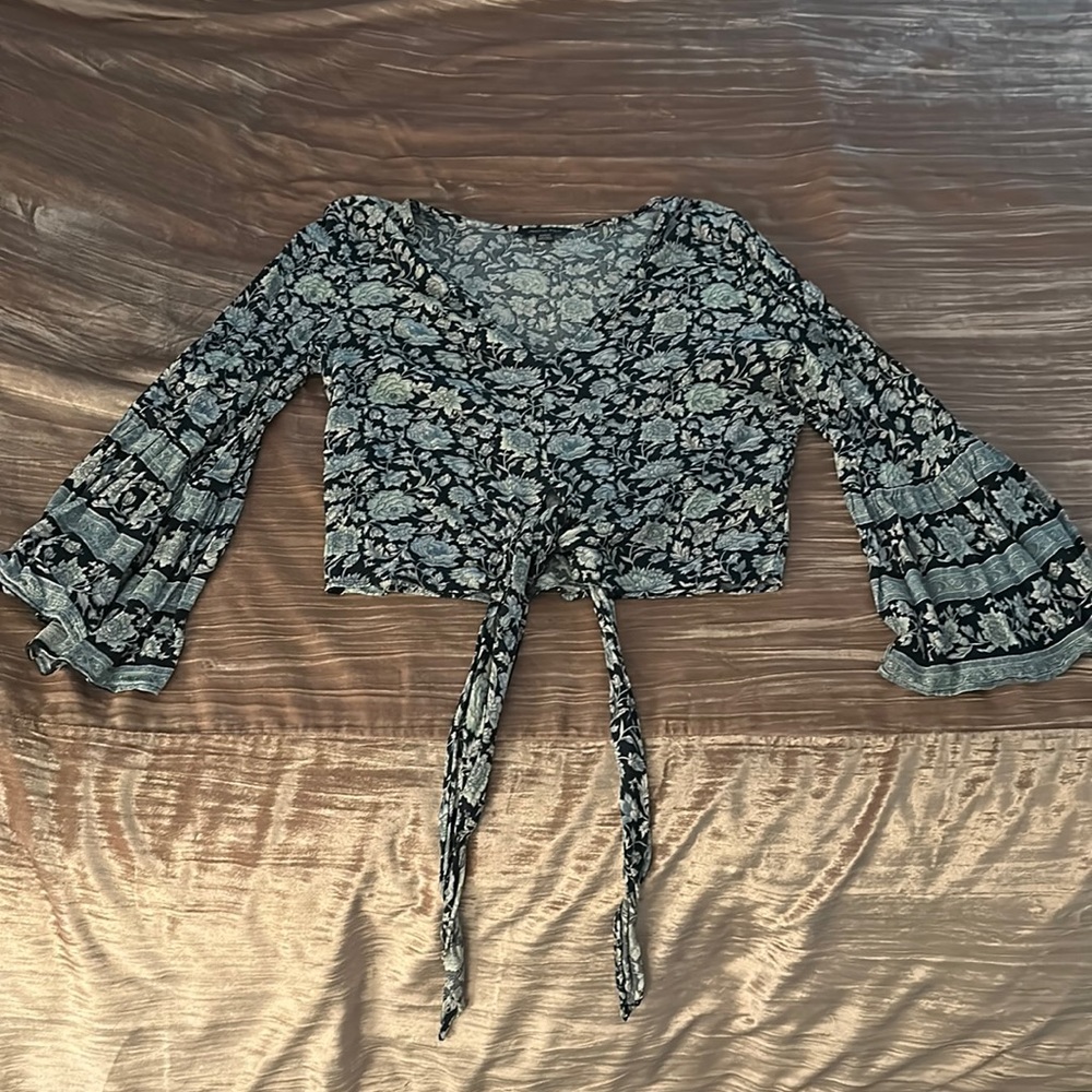 American Eagle Cropped Blue Floral Tie Top